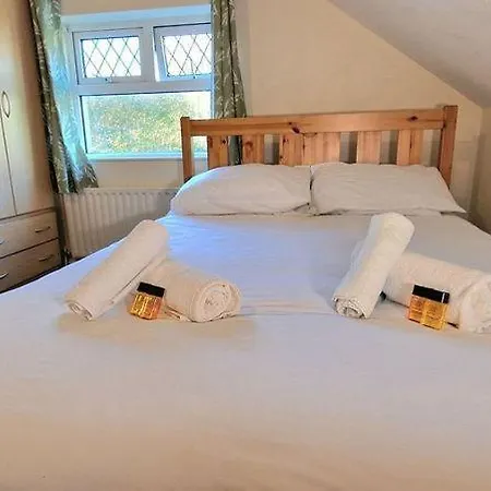 8 Bedroom Townhouse *