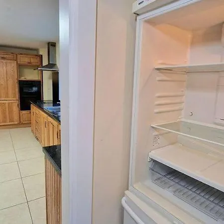 8 Bedroom Townhouse *