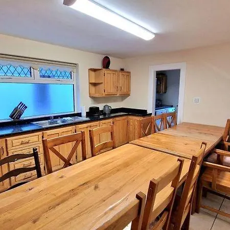 8 Bedroom Townhouse *