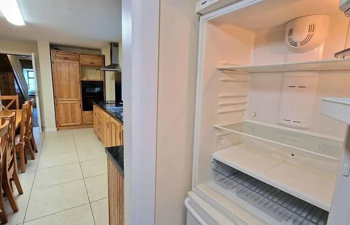 8 Bedroom Townhouse *