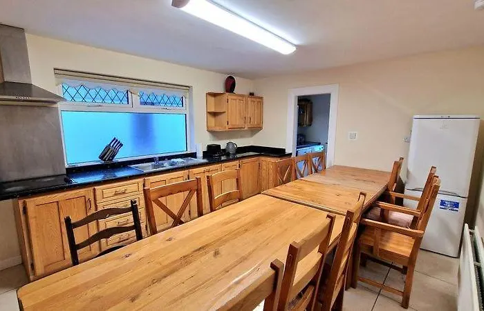 8 Bedroom Townhouse *